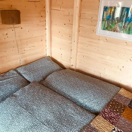 ゲストハウス Cosy Shepherds Hut Between Maple And Hawthorn *