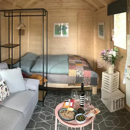 Cosy Shepherds Hut Between Maple And Hawthorn *