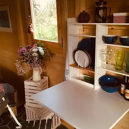 Cosy Shepherds Hut Between Maple And Hawthorn