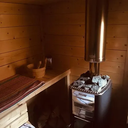 Cosy Shepherds Hut Between Maple And Hawthorn Guest house Mountshannon
