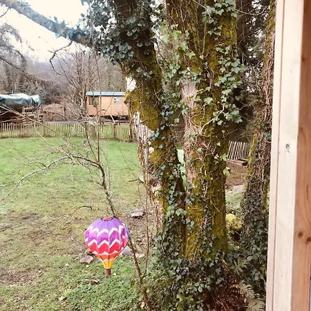 Cosy Shepherds Hut Between Maple And Hawthorn ゲストハウス